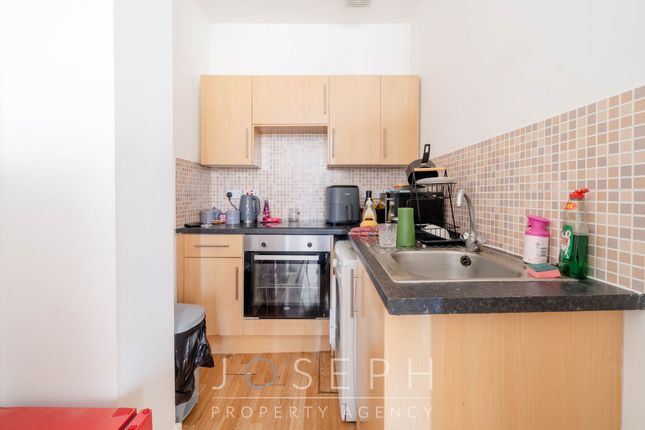 Flat 6, 25 Franciscan Way, Ipswich photo 2