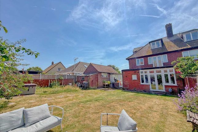 3, Southview Drive, Walton on the naze photo 4