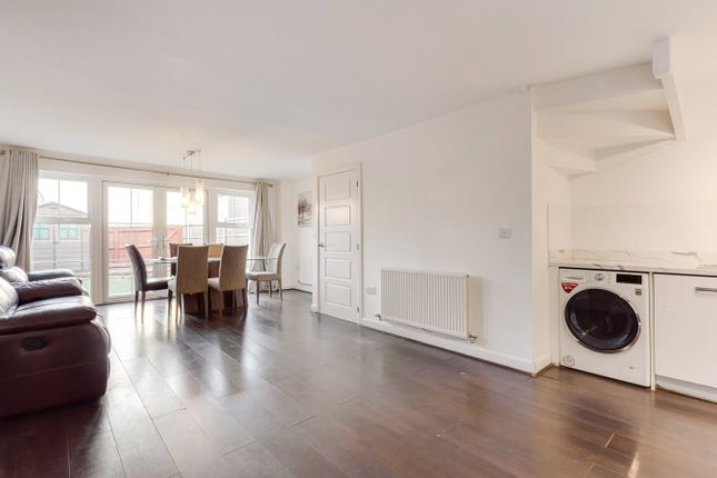 11, Perrin Road, Dartford photo 4