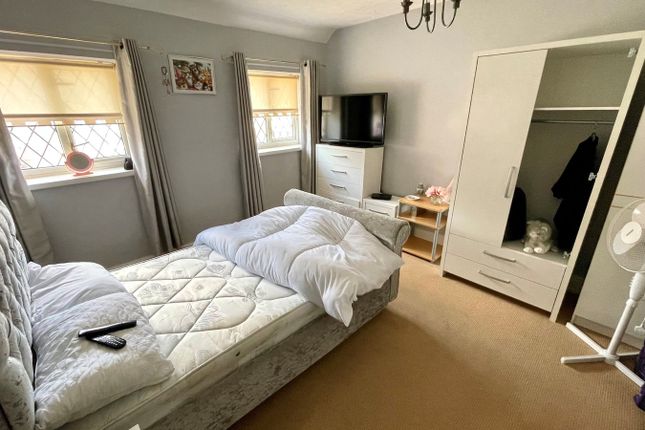 32, Westcroft Avenue, Wolverhampton photo 4