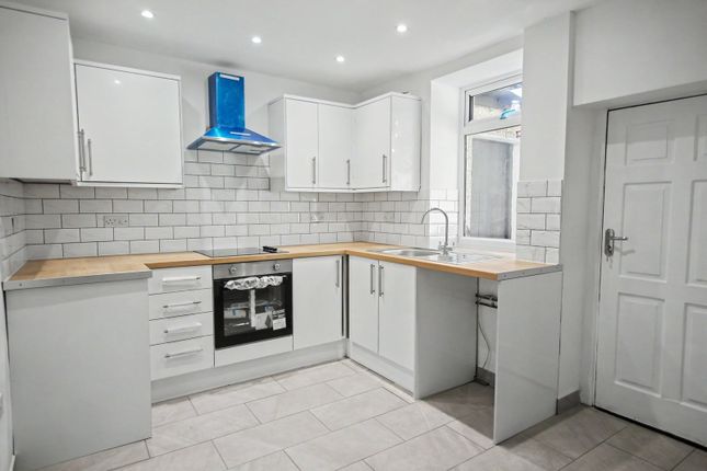 36, Main Road, Hengoed photo 4