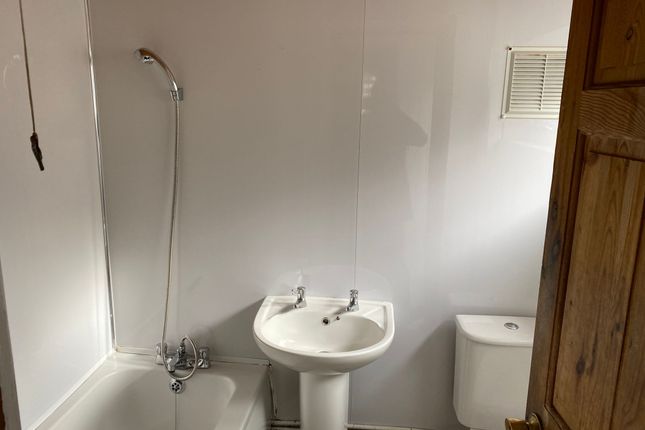 111, Holmsdale Road, Coventry photo 4