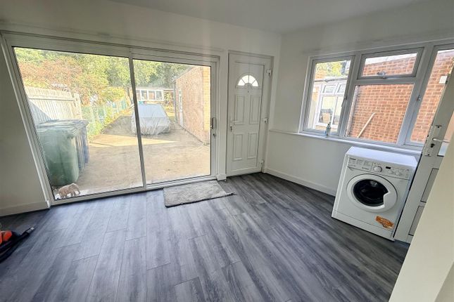 113, Park Avenue, Southall photo 4