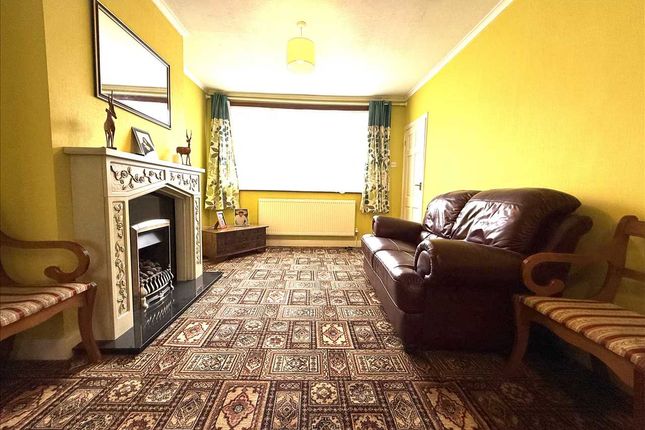 33, East Road, Bedfont photo 3