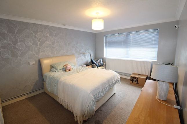5, Prince Charles Avenue, Dartford photo 4