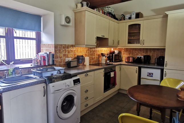 Terraced house to rent in Kington