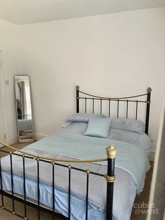2, Dean Street, Portsmouth photo 3
