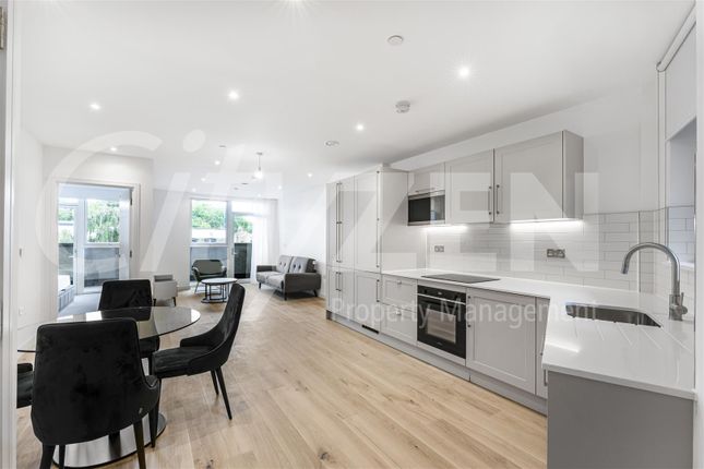 Thumbnail Flat to rent in Fieldsview Building, Mentmore Terrace, London
