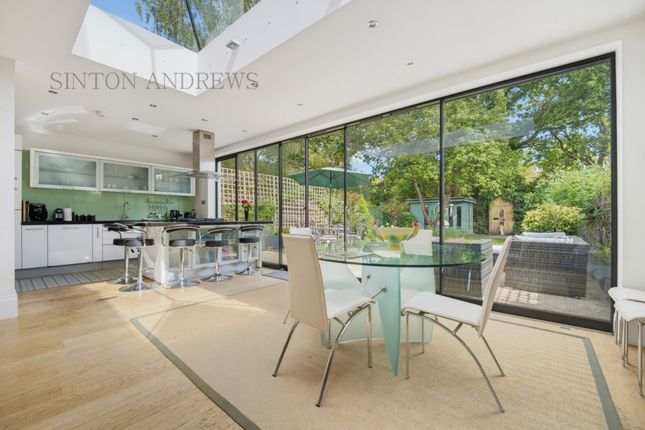 31, Colebrooke Avenue, London photo 3