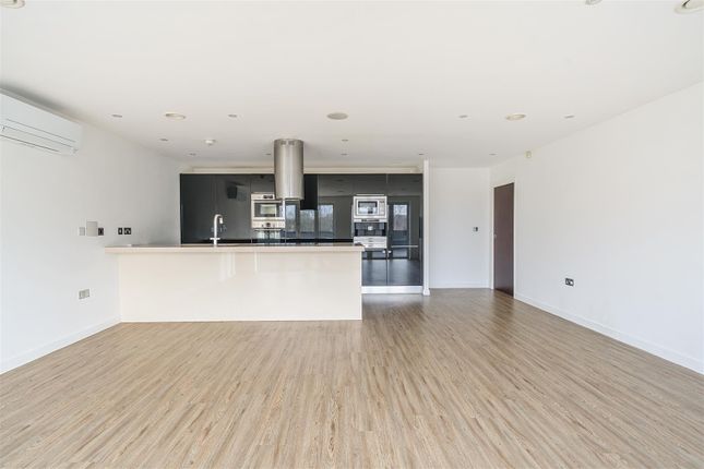 Flat for sale in Campfield Road, St.Albans