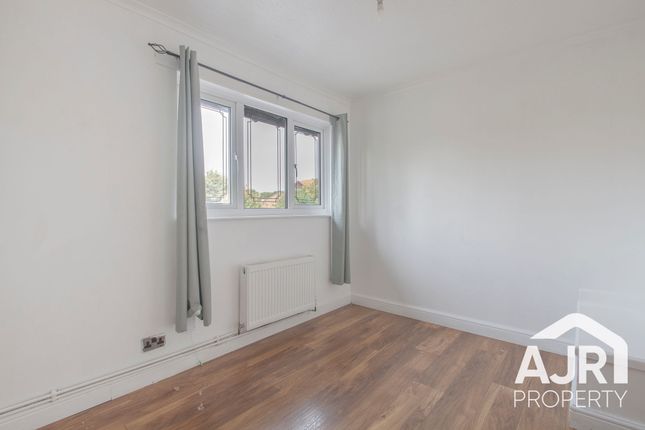 40 Haldane Road, London photo 4