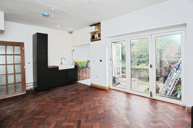 37, Coldra Road, Newport photo 3