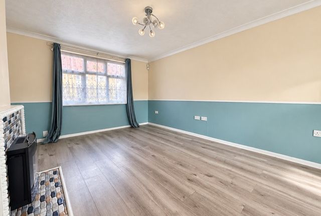 45, Basildon photo 2