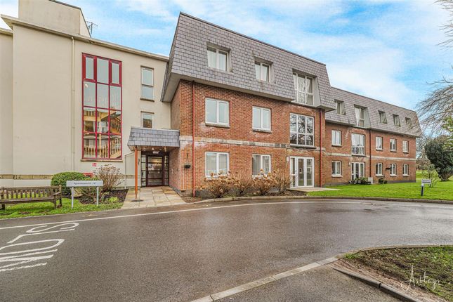 2-bed flat on Apt 77, Willow Court, Swansea, £125,000