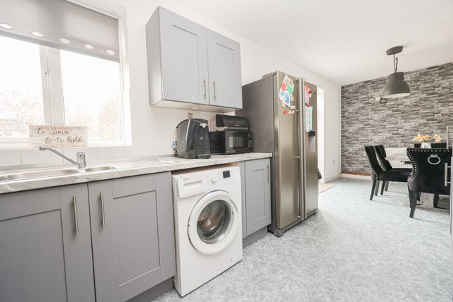 11 Cheshire Lane, Witham St. Hughs, Lincolnshire photo 3