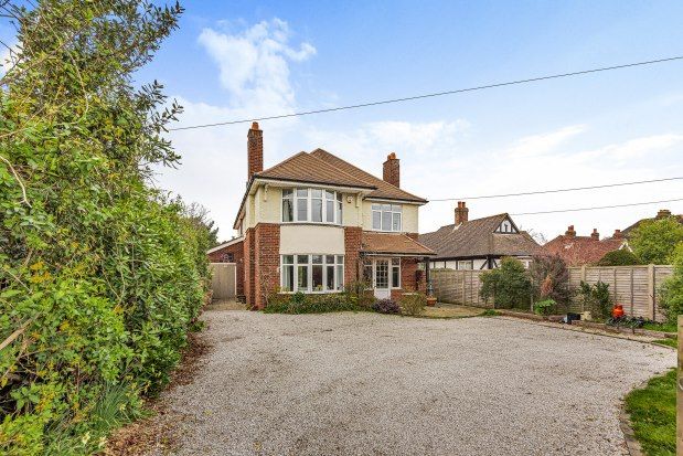 Thumbnail Detached house to rent in Avenue Road, Lymington