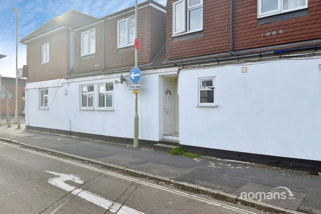 1-bed flat on Ash Road, Hampshire, £1,000/mo