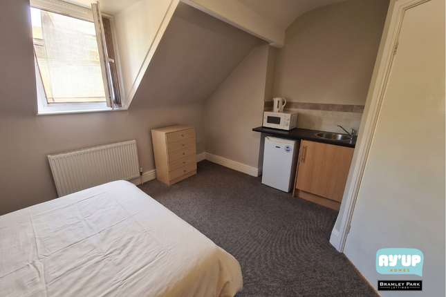 Room 6, 116 Milton Walk, Doncaster photo 3