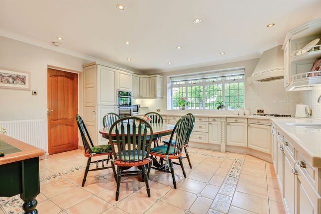 6, Broomhall Avenue, Wakefield photo 3