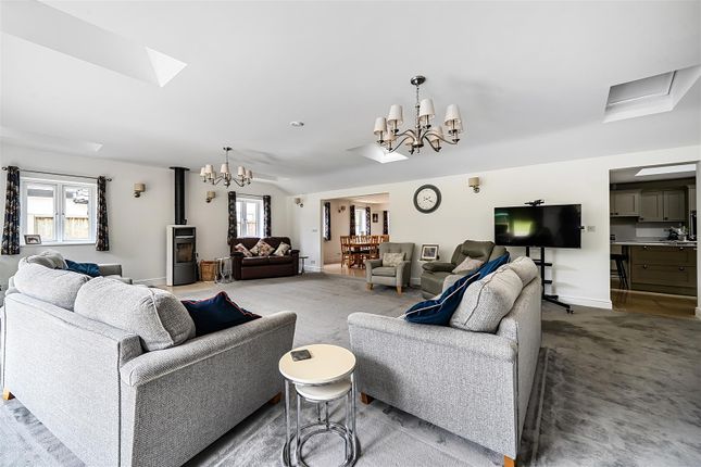 119, Reading Road, Finchampstead photo 4