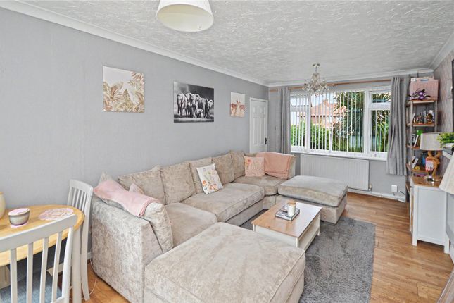 30, Cranmore Crescent, West Yorkshire photo 3
