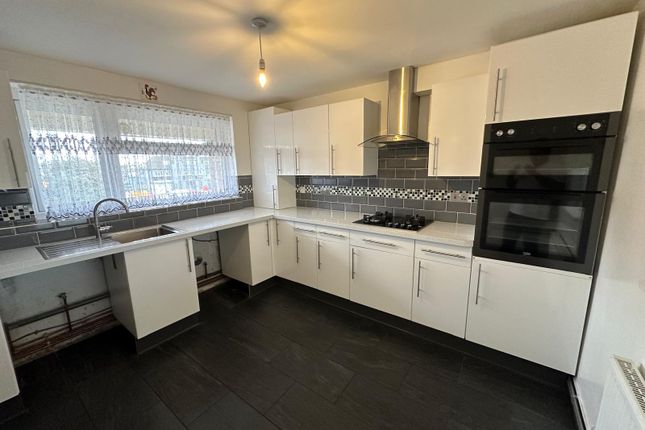 Flat to rent in Bounces Road, Edmonton