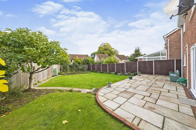 Detached house for sale in Cissbury Hill, Crawley