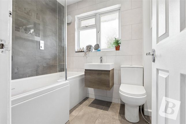33, Copperfields Way, Romford photo 4