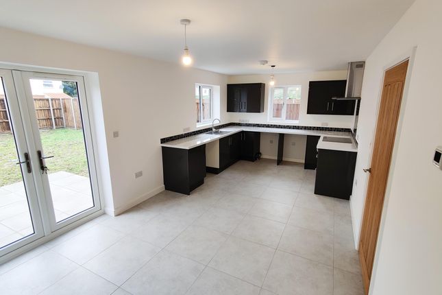 6a, Sutton Crescent, NORWICH photo 2