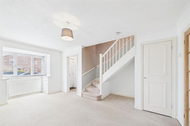 4, Woodfield Close, West Sussex photo 4
