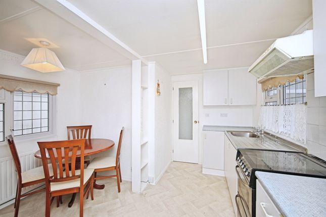 29, Woodcot Park, Stratford-Upon-Avon photo 4