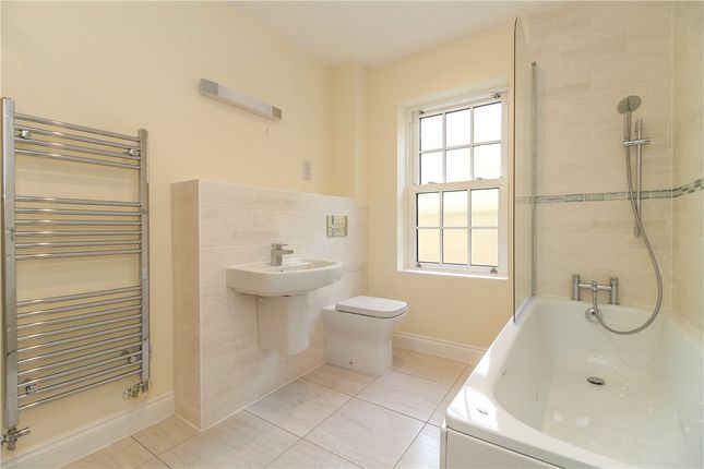 Flat to rent in Buttercross Lane, Witney, Oxfordshire