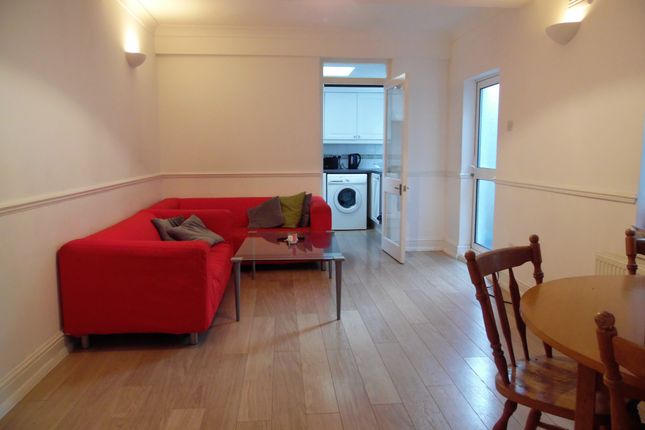 Flat 1, 363, Garratt Lane, London photo 2