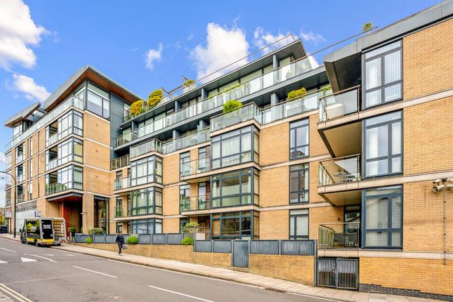 32 52, Lymington Road, London photo 3