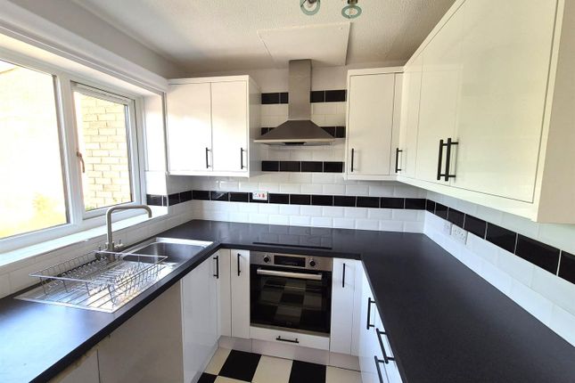 5, St. Dunstans Rise, Northampton photo 5