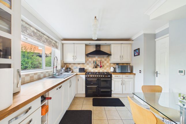 15, Grosvenor Close, Leicester photo 4