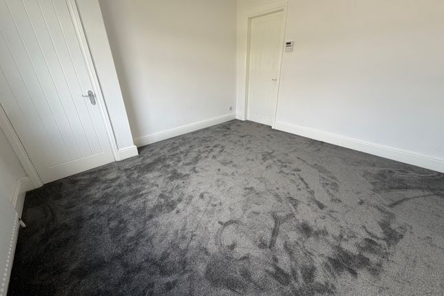 22, Southmere Grove, BRADFORD photo 4