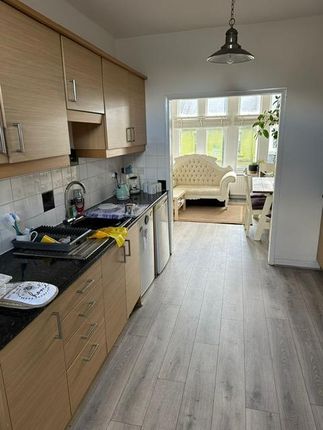 103a Broadway, Leigh-On-Sea photo 3