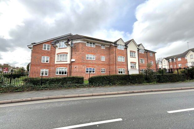 Flat to rent in Birch End, Warwick