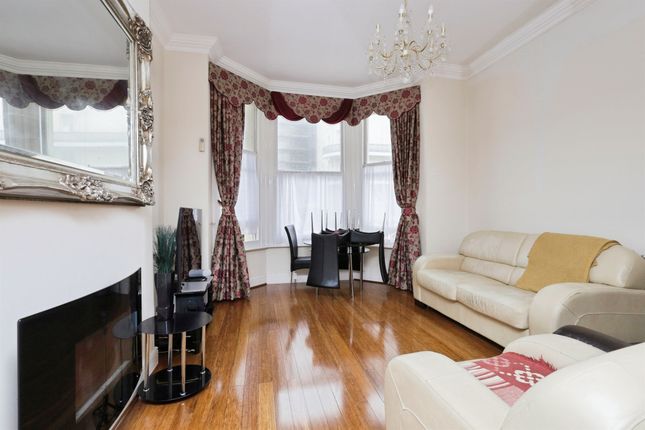 Flat 9, 8, Queens Gardens, Eastbourne photo 2