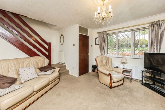 Snetterton Close, Barnsley photo 3