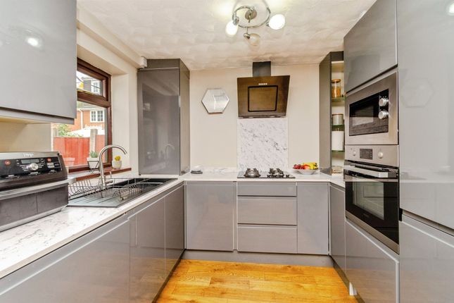 9, Weston Drive, Tipton photo 4