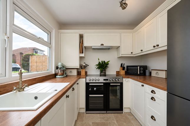 216 St. Agnells Lane, Hemel Hempstead photo 3