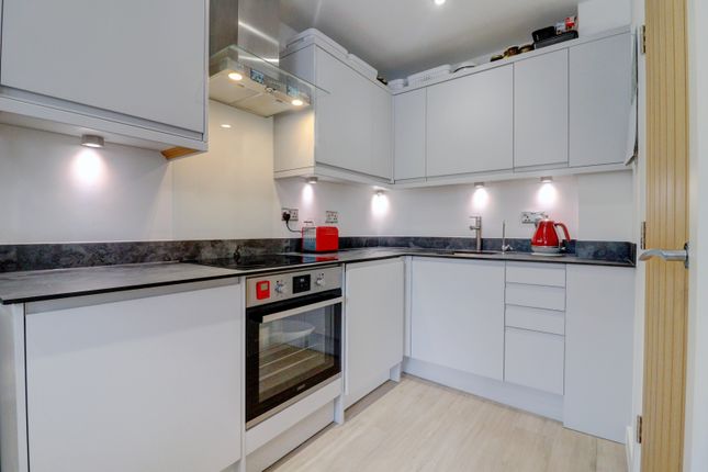 Flat to rent in Bellfield Road, High Wycombe, Buckinghamshire