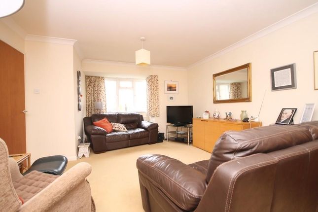 23, Ten Acres, Fetcham photo 3