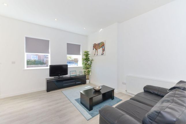 Thumbnail Flat to rent in Whitestile Road, Brentford