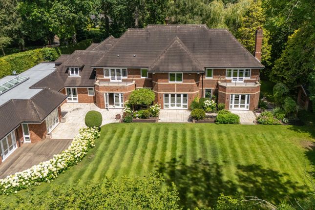 4 Broomfield Ride, Leatherhead photo 2