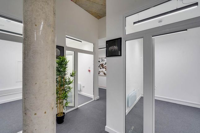 Thumbnail Leisure/hospitality to let in Mapple Path, London