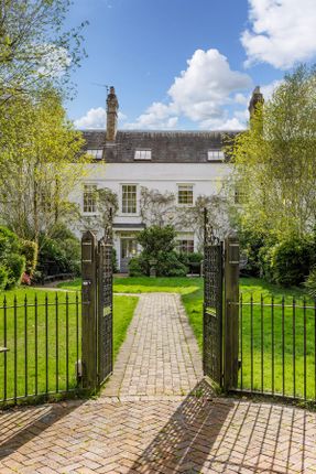 Flat Latymer House, Latymer House, Winkfield Lane, Windsor photo 2