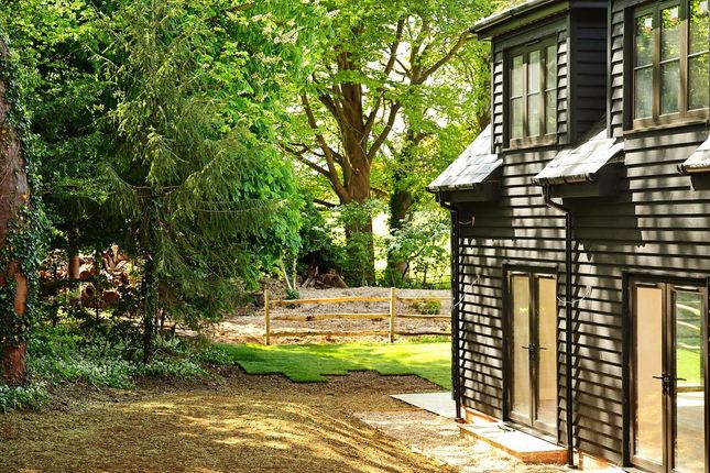 10 Paddock Grove,Grove Barn, Leatherhead photo 4